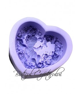 Mulaj medalion inima cu ingeras