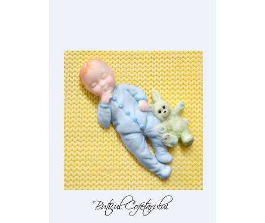 Mulaj forma copil cu jucarie