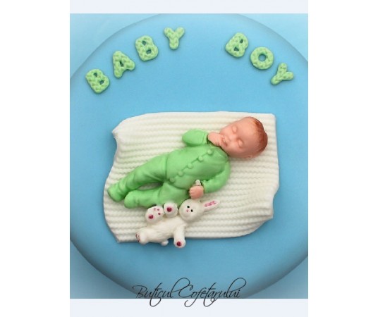 Mulaj forma copil cu jucarie