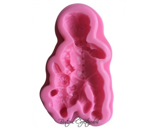 Mulaj forma copil cu jucarie