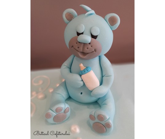 Figurina ursulet cu biberon